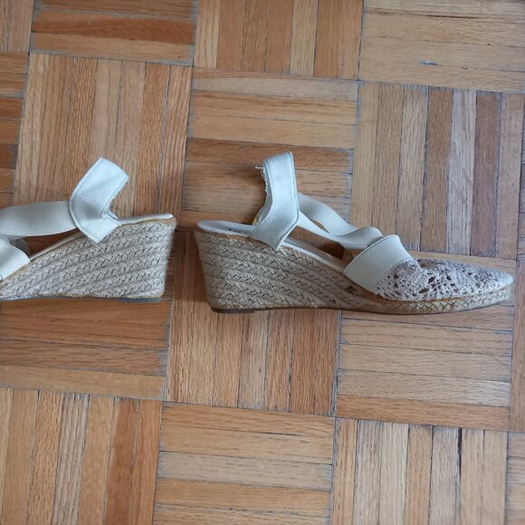 White/beige crochet wedge espadrilles, 6.5 - Picture 3 of 6